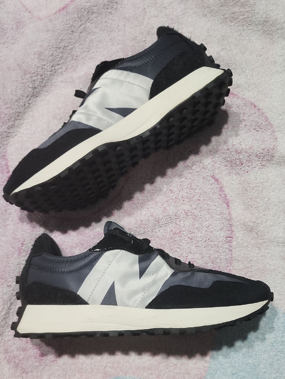 New Balance 327 Black/Grey  WS327SFC Sz 9.5 Women's Sz 9